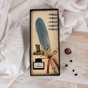 Nuevo y Elegante Juego de Regalo de Bolígrafos de Caligrafía con Pluma y Logotipo Promocional de Plástico, con Tinta Multicolor - Product Image 2