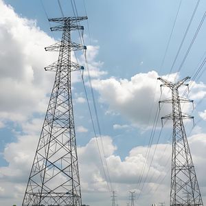 Tour de transmission avec acier angulaire haute résistance et connexions boulonnées fiables pour une longue durée de vie dans des conditions extérieures - Product Image 4