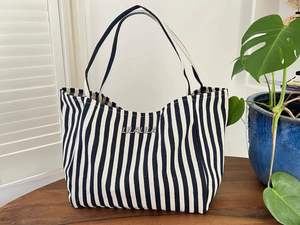 Nouveau Sac Fourre-tout Quotidien en Toile Rayée Grande Capacité pour Femme avec Fermeture Éclair, en Coton PC Économique, Personnalisable avec Logo, Idéal pour la Plage - Product Image 3