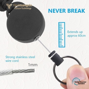 Porte-clés rétractable noir avec mousqueton et boucle en paracorde pour usage extérieur - Product Image 2