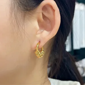 EManco Nuevos Pendientes de Aro Geométricos de Acero Inoxidable, Chapados en Oro de 18K, Elegantes y Exagerados, Joyería para Oreja de Mujer, Compromiso - Product Image 3