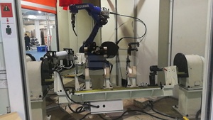 เครื่องปรับตำแหน่งอัตโนมัติเชื่อมกับหุ่นยนต์ Yaskawa - Product Image 3