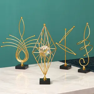 ホット販売モダン高級家の装飾インテリア抽象ワイヤーメタルアートクラフト卓上彫刻クリスタルボール装飾品の装飾