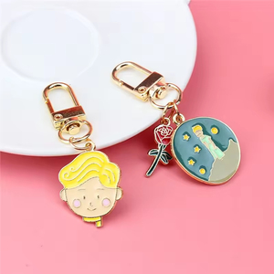 Portachiavi Personalizzato in Lega di Zinco con Stampa Digitale del Piccolo Principe e Rosa, Moschettone Durevole Anti-Smarrimento di Forma Irregolare - Product Image 4