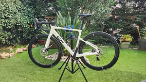 Vélo de Course sur Route Léger en Fibre de Carbone T800 pour Adultes, Vente en Gros Directe Usine, avec Freins à Disque Hydrauliques WHL9110-limi - Product Image 3