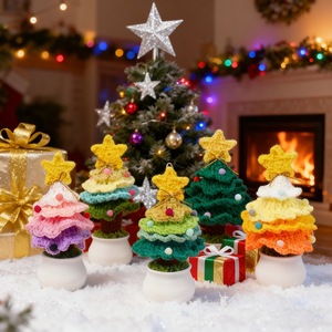 Árbol de Navidad de ganchillo hecho a mano con acabado artesanal, planta en maceta, decoración para el hogar, pequeño regalo para novia, venta al por mayor - Product Image 4