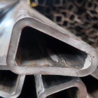 Tubo de Acero Triangular Sin Costura Certificado por API ASTM A519, 3.00x0.250'', Alta Capacidad de Carga para Soporte de Equipos Pesados, Tamaño Personalizado