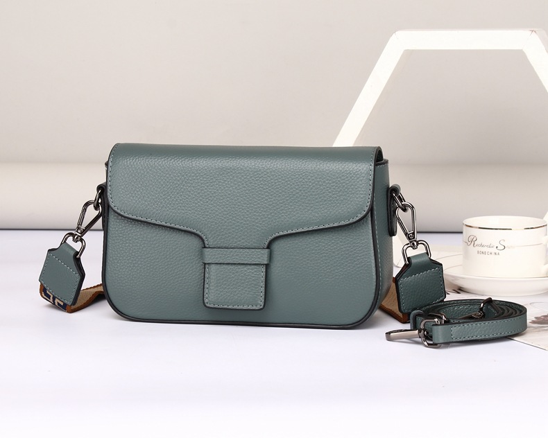 Wholesale rts genuine cowhide leather small handbag for women 2023 new sling shoulder crossbody purse fashion ladies' bag