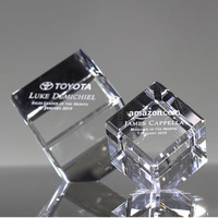 Cube décoratif en verre cristal K9 de haute qualité, écologique, minimaliste, gravé au laser avec logo personnalisé, pour réunion annuelle de l'entreprise