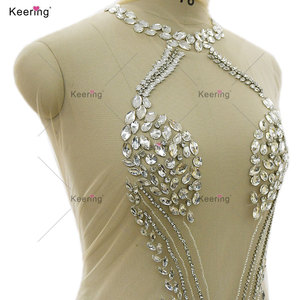 فستان حفلة موسيقية مشرقة مصنوع يدويًا قوس قزح من الفضة وحجر الراين واللؤلؤ يزين الجسم صد الماس - Product Image 4