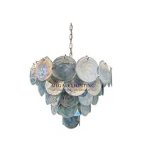 Lustre en verre vintage français médiéval haut de gamme, grand modèle, avec pampilles en forme de nuages bleus superposés, pour villa à plafond haut
