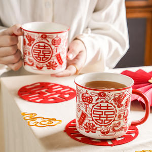 Tasses à café en céramique de Chaozhou 401-500ml, design double bonheur rouge, ensemble cadeau pour couple - Product Image 6