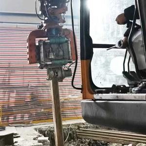 Martello Vibrante KS70 con Impugnatura Laterale per Escavatore, Montato su Escavatore per Palificazione - Product Image 4