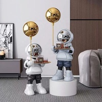 Vente en gros de nouveau style d'astronaute en résine avec ballon, sculpture d'ornement en résine personnalisée, sculpture de dessin animé pour décoration intérieure