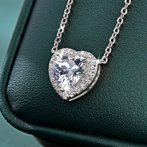 Nuevo Collar Brillante con Colgante de Zirconia en Forma de Corazón para el Día de San Valentín, Cadena para Clavícula con Colgante de Corazón para Mujer - Product Image 4