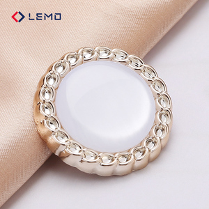 Botones Metálicos de Lujo con Logotipo Personalizado, Broches de Esmalte con Pedrería, Deslizadores de Cremallera, Accesorios de Costura para <span class=keywords><strong>Abrigos</strong></span> de Tweed, Suministros de Costura - Product Image 4