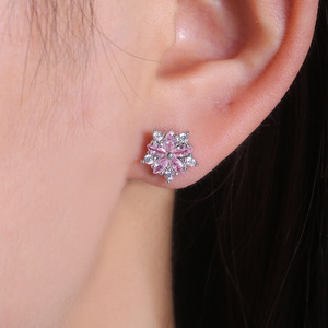 Orecchini a perno con fiore dolce per donna, accessori per l'orecchio semplici da indossare tutti i giorni - Product Image 4