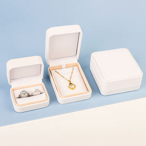 थोक मूल्य नई शैली कारखाने थोक मूल्य नई शैली की फैक्टरी थोक अंगूठी हार उपहार पैकेजिंग सफेद चमड़े के गहने बॉक्स - Product Image 3