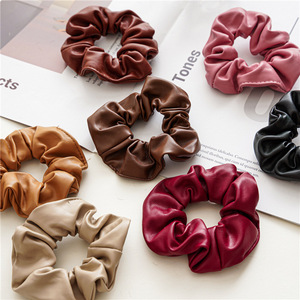 FanYue Multi Color Fashion 2022 Faux Pu Leather Scrunchies Chouchou para mujer - Product Image 4