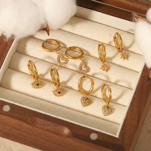 Boucles d'oreilles créoles en acier inoxydable plaqué or 18 carats avec zircon incrusté, motif cœur et étoile, bijoux de mode de luxe léger - Product Image 1