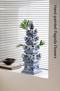 Chinois Peint À La Main Bleu Blanc Fleurs En Céramique Pagode Vase En Porcelaine Vase pour La Décoration De La Maison à Noël Pâques Nouvel An - Product Image 3