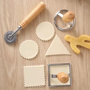 Dụng cụ làm bánh nhà bếp ravioli Maker <span class=keywords><strong>Cutter</strong></span> khuôn Set Manual <span class=keywords><strong>Biscuit</strong></span> Cookie Stamp cutters với tay cầm bằng gỗ - Product Image 5