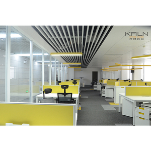 Station de travail de bureau à écran ouvert moderne vert de taille personnalisée, jambe de support réglable <span class=keywords><strong>en</strong></span> aluminium <span class=keywords><strong>pour</strong></span> la <span class=keywords><strong>cloison</strong></span> du centre d'appels du supermarché - Product Image 5