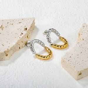 Boucles d'oreilles clous ovales creuses en acier inoxydable plaqué or 18 carats, géométriques tendance, hypoallergéniques, bicolores - Product Image 5