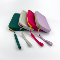 Dompet Koin Mini Silikon Unisex Logo Kustom Resleting Tempat Kartu Pria Wanita