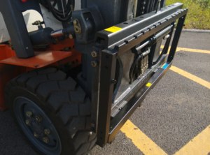 אביזר למלגזה 1.5-3.5 טון - מחליק צד אינטגרלי להלי - Product Image 6