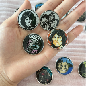 Article populaire : Badges personnalisables en métal nickelé noir avec logo en émail souple, thème féerique, pour anniversaire, personnalisés - Product Image 1