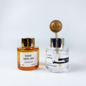 Cadeau de voyage vacances <span class=keywords><strong>parfum</strong></span> personnalisé coton bâton 50ml bouteille en verre ronde <span class=keywords><strong>recharge</strong></span> de <span class=keywords><strong>parfum</strong></span> huile <span class=keywords><strong>diffuseur</strong></span> de roseaux avec marque privée - Product Image 1