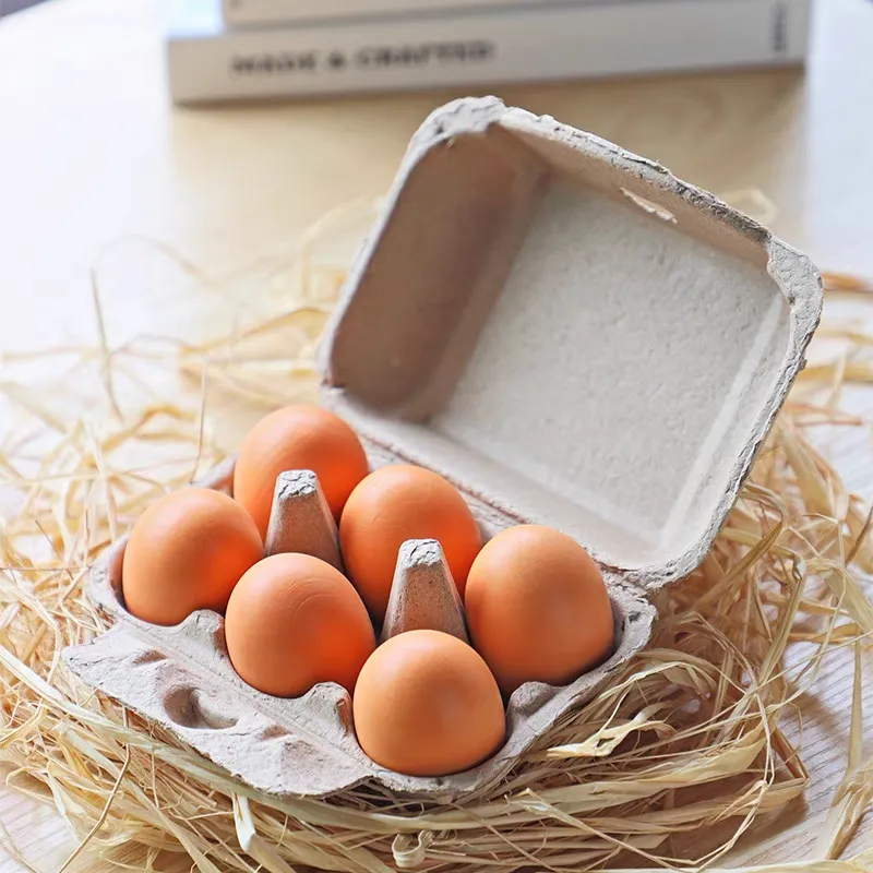 गर्म बिक्री बायोडिग्रेडेबल पल्प पिघला हुआ अंडा भंडारण बॉक्स ढक्कन के साथ शीटप्रूफ शॉकप्रूफ कार्टन अंडे ट्रे