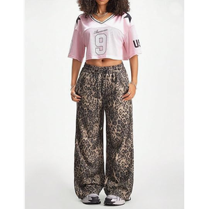 Camiseta corta clásica <span class=keywords><strong>de</strong></span> fútbol <span class=keywords><strong>americano</strong></span> personalizada para mujer, camisetas <span class=keywords><strong>de</strong></span> gran tamaño con cuello <span class=keywords><strong>de</strong></span> pico para chicas adolescentes, camisetas informales - Product Image 6