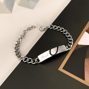Bracelet en acier inoxydable gravé avec le symbole du cœur pour les couples, véritable amour |   Design personnalisable et minimaliste, bijoux tendance - Product Image 2