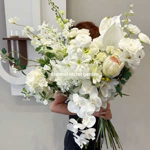 Rosas, Lirios y Tulipanes de Tela de Seda Artificial Blanca para Bodas, Hogar y Salón, Venta al por Mayor <span class=keywords><strong>en</strong></span> China - Product Image 1