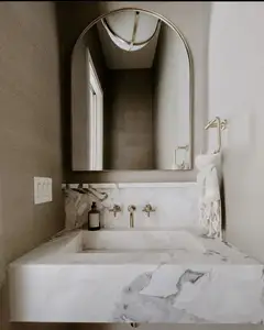 מודרני מלון לבן השיש קיר רכוב אמבטיה יהירות עם מראה