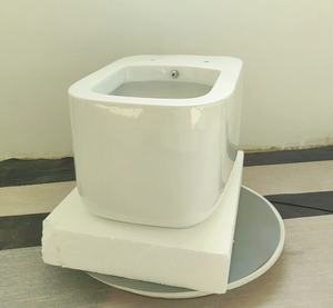 WC suspendu en céramique monobloc à chasse directe, de haute qualité, avec fonction bidet eau chaude et froide - Product Image 1