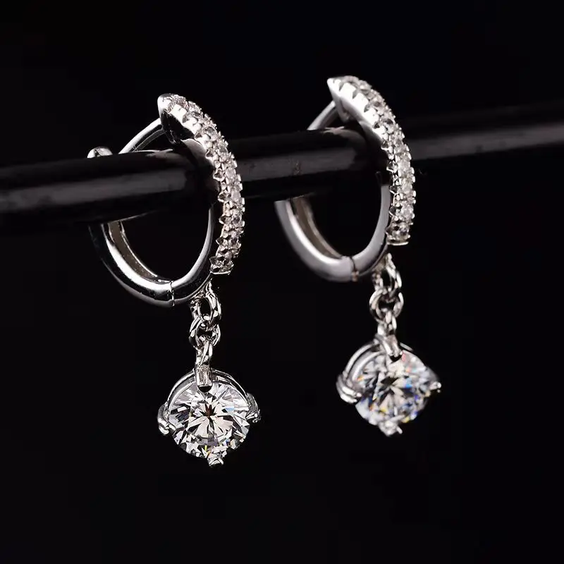 18k White Gold Stud Earrings 50 Points Ear Hooks 1 Carat Moissanite Diamond Women's Ear Buckles Heart Ink Earrings
