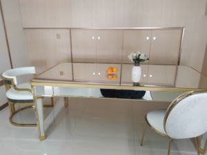 Service Personnalisé Table Rectangulaire Moderne en Bois Massif avec Bordure Dorée Miroir Facile à Nettoyer Contemporaine pour Dîner, Événements Commerciaux et Mariages - Product Image 3