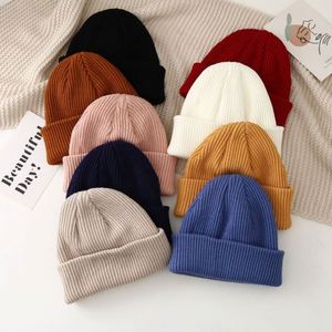Nouveau design tendance, logo personnalisé, chapeaux d'hiver en tricot chaud, bonnet brodé pour unisexe - Product Image 3
