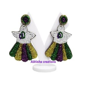 Boucles d'oreilles pendantes élégantes faites à la main avec des perles, boucles d'oreilles pendantes en perles de graines artisanales, bijoux légers et tendance pour femmes pour les mariages - Product Image 2