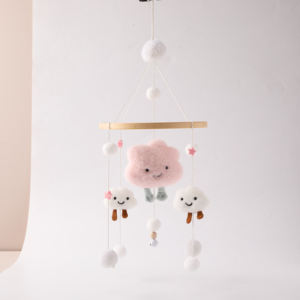 Jouet suspendu Mobile en feutre de bois fait à la main pour bébé, décoration de pépinière - Product Image 4