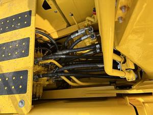 Excavatrice Komatsu PC200 d'occasion, modèle 2022, avec composants essentiels fonctionnels : moteur, boîte de vitesses, pompe à engrenages, PLC, 100% opérationnelle - Product Image 6