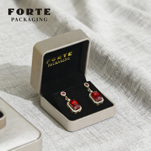 FORTE Caja de Joyería Cuadrada de Titanio para Pendientes y Anillos de Marca - Product Image 4