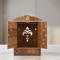 Armoire de prière hindoue en bois, temple mural avec symbole Om et tiroirs pour le culte domestique et le rangement de l'autel religieux