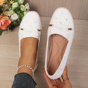 Mocassins plats blancs pour femmes grandes tailles, en cuir PU, légers, à enfiler, chaussures décontractées tendance avec nœud - Product Image 4