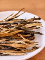 Thé Dianhong Aiguille d'Or du Yunnan, disponible en détail ou en gros, idéal pour offrir ou pour la consommation quotidienne, Jinjumei