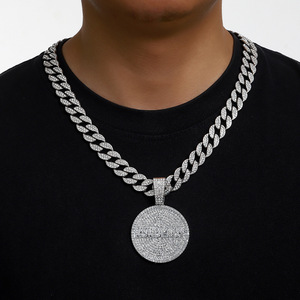 Joias de Moda Hip Hop para Homens: Colar com Pingentes Grandes com Logotipo Izable Cravejado, Corrente Cuban Link, Pingentes de Medalha e Berloques - Product Image 5