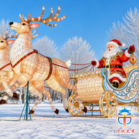 Farol Gigante de Seda Hecho a Mano con Diseño de Papá Noel y Reno en Carruaje para Decoración Navideña en Exteriores de Plazas Públicas